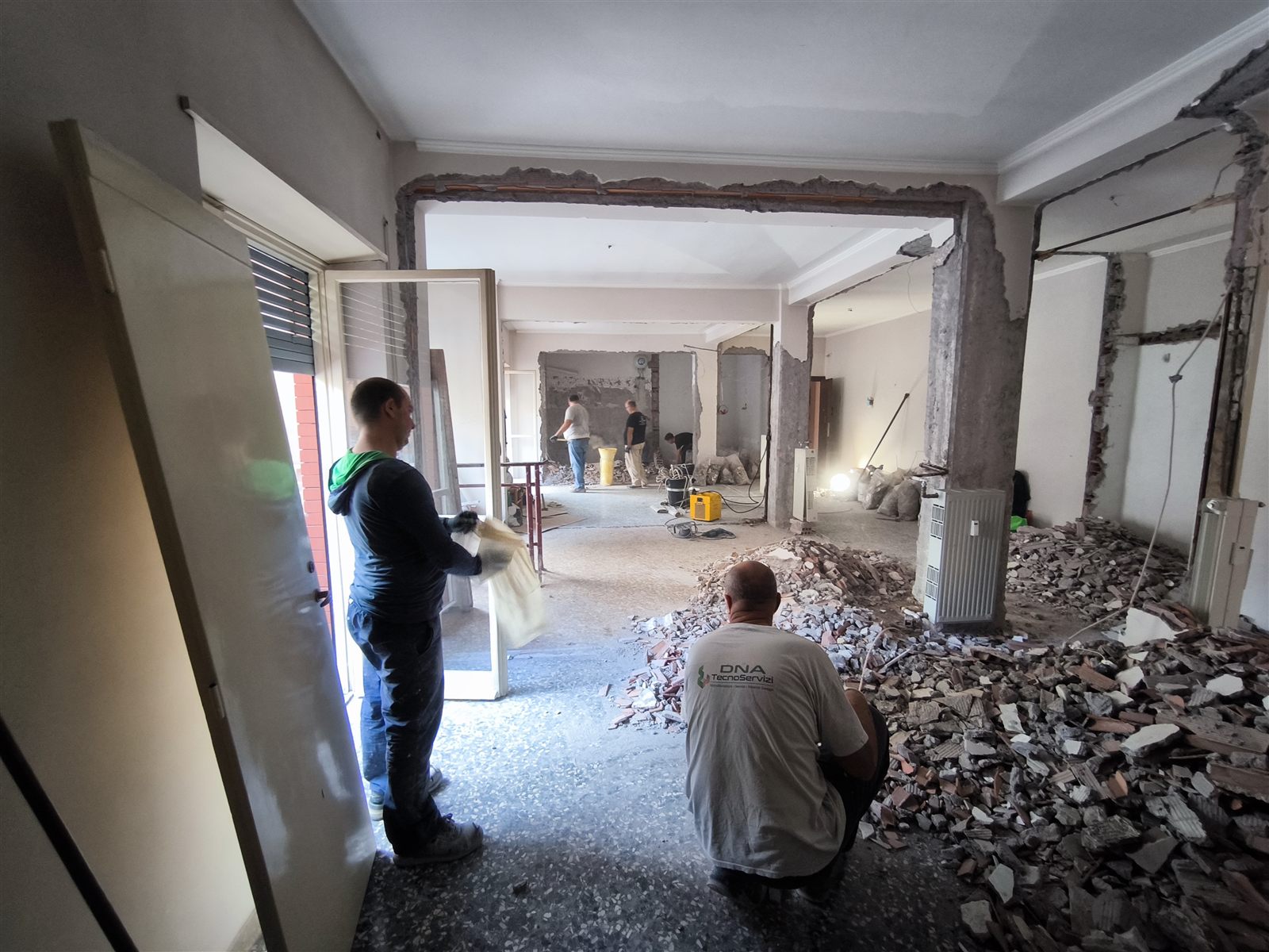 Ambiente dell'appartamento durante la demolizione